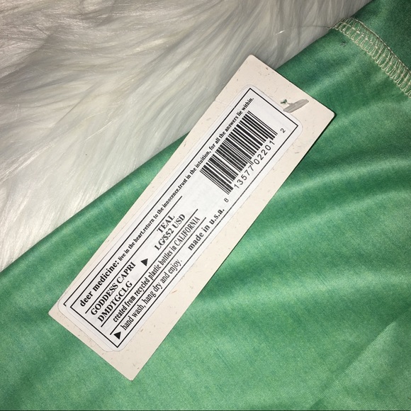 Teal Deer Medicine Teeki Cropped Yoga Pants - Picture 3 of 4